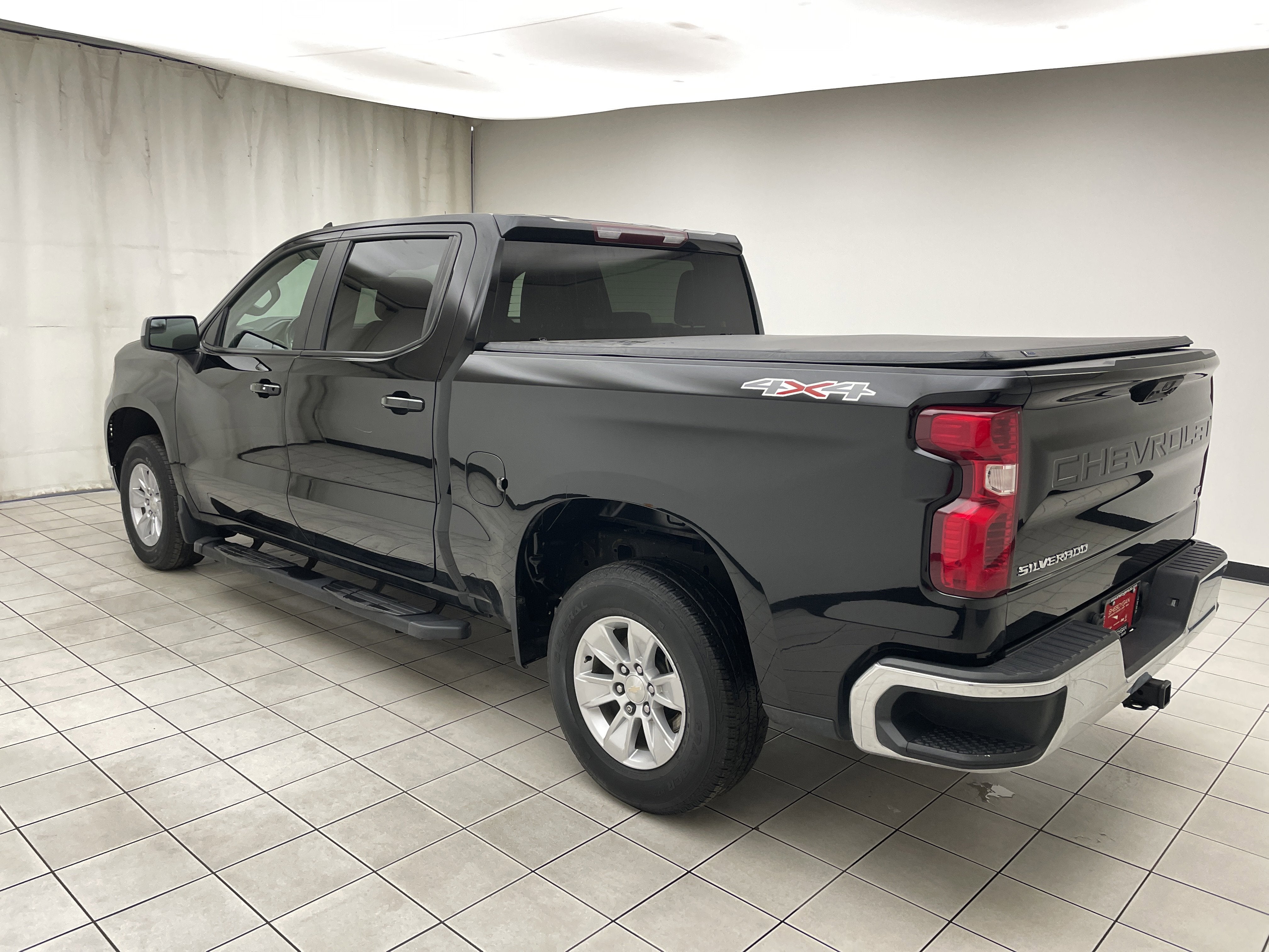 2022 Chevrolet Silverado 1500 4WD Crew Cab Standard Bed LT