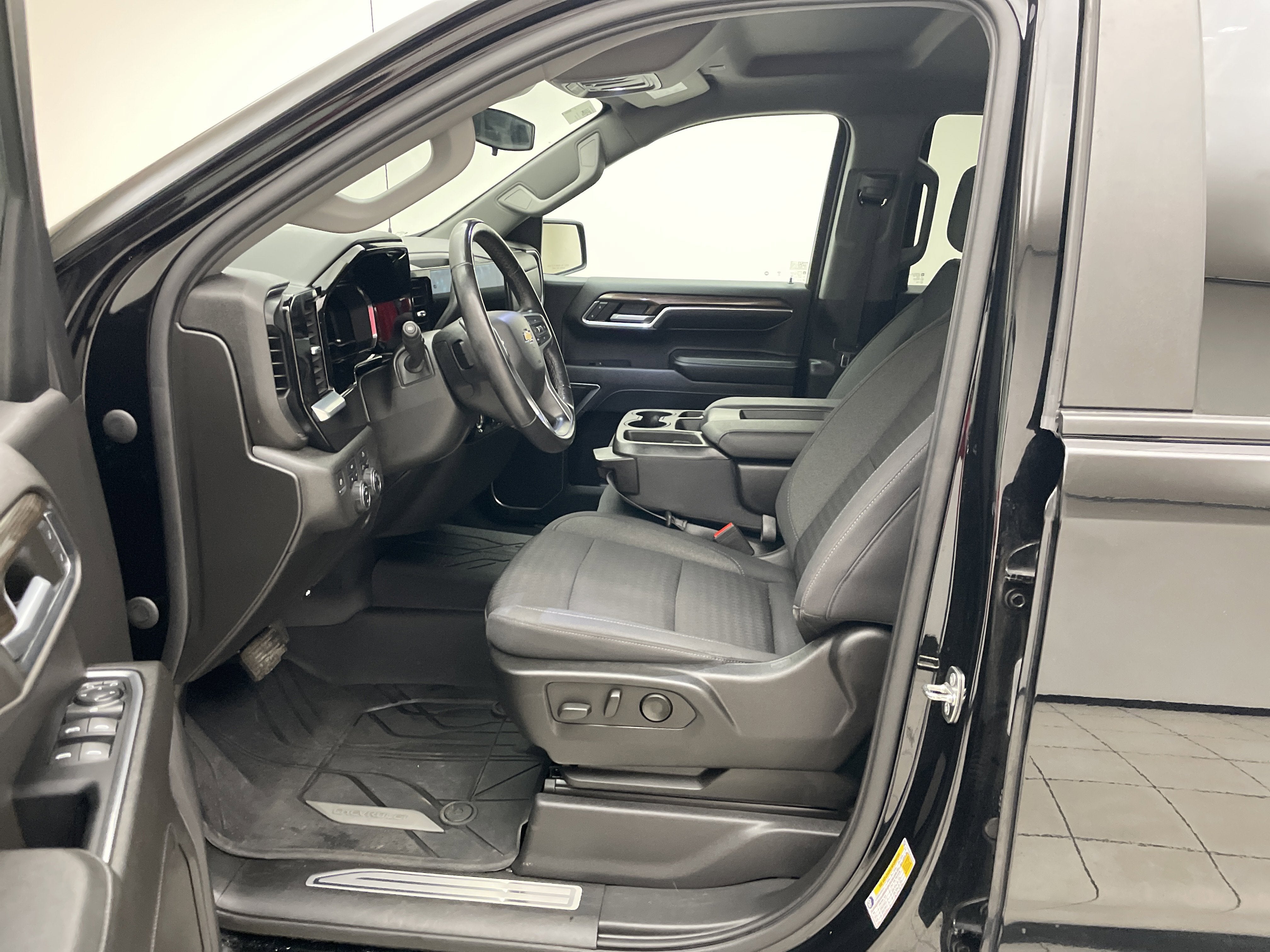 2022 Chevrolet Silverado 1500 4WD Crew Cab Standard Bed LT