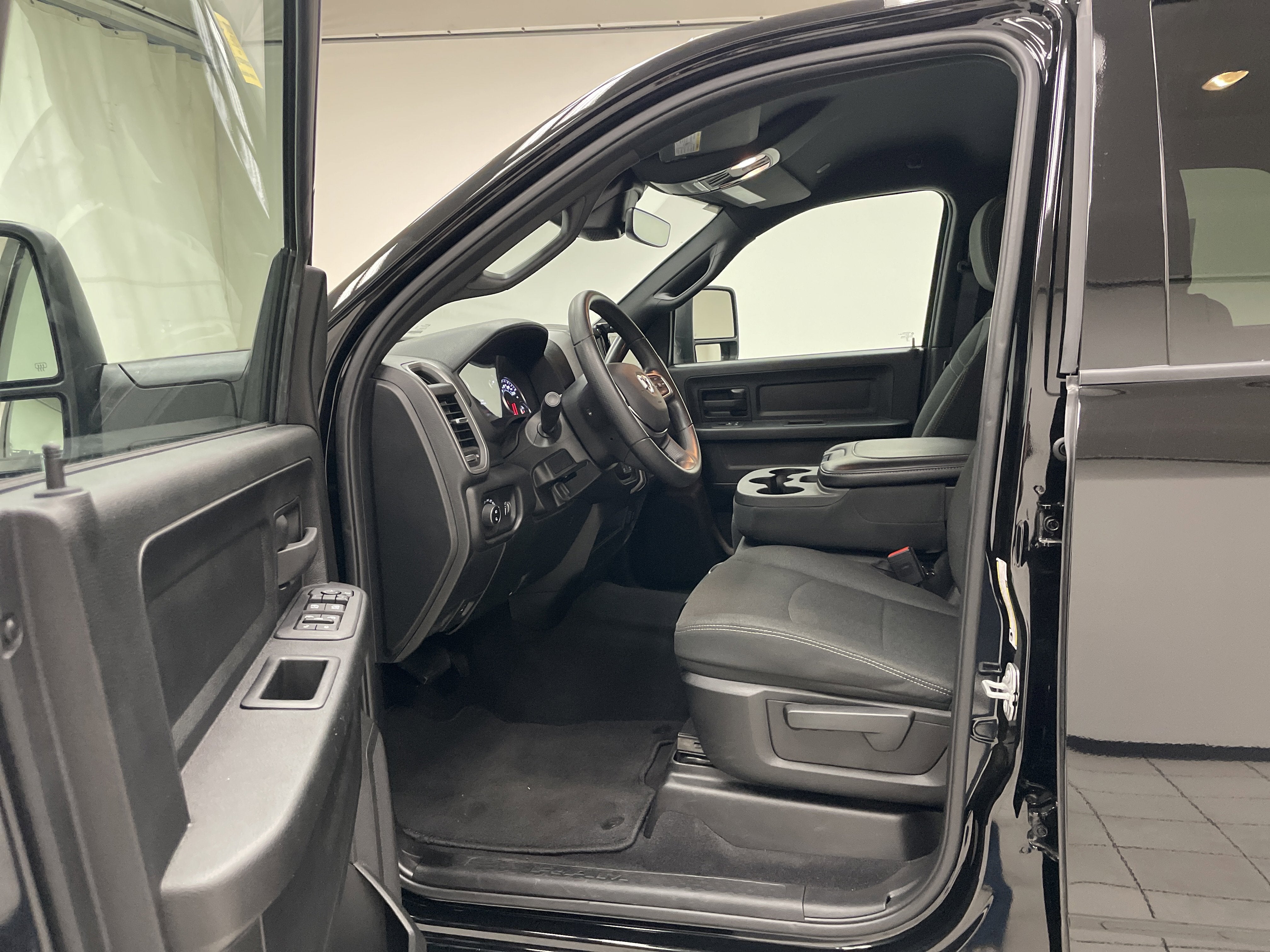 2025 RAM 2500 Tradesman Crew Cab 4x4 6'4' Box