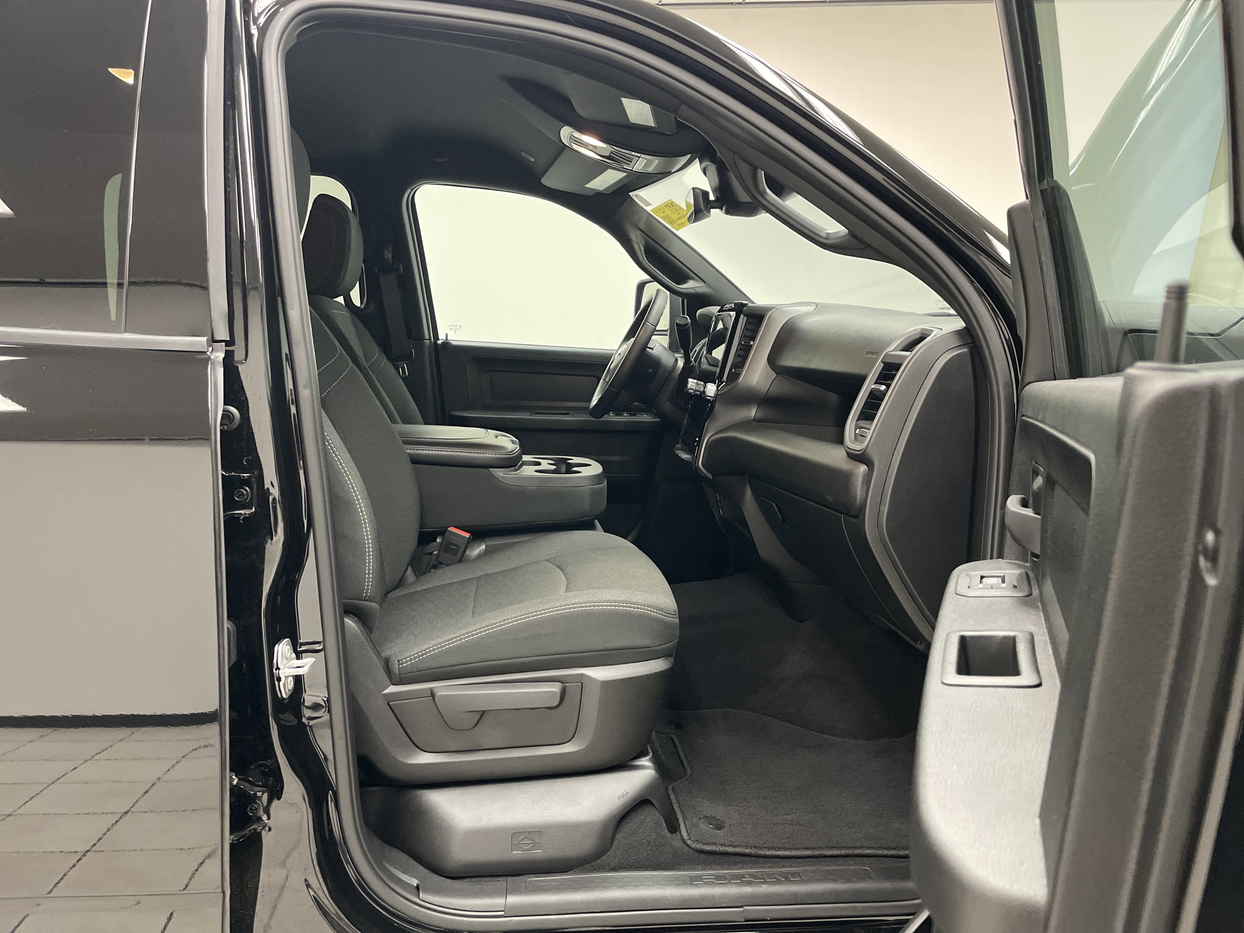 2025 RAM 2500 Tradesman Crew Cab 4x4 6'4' Box