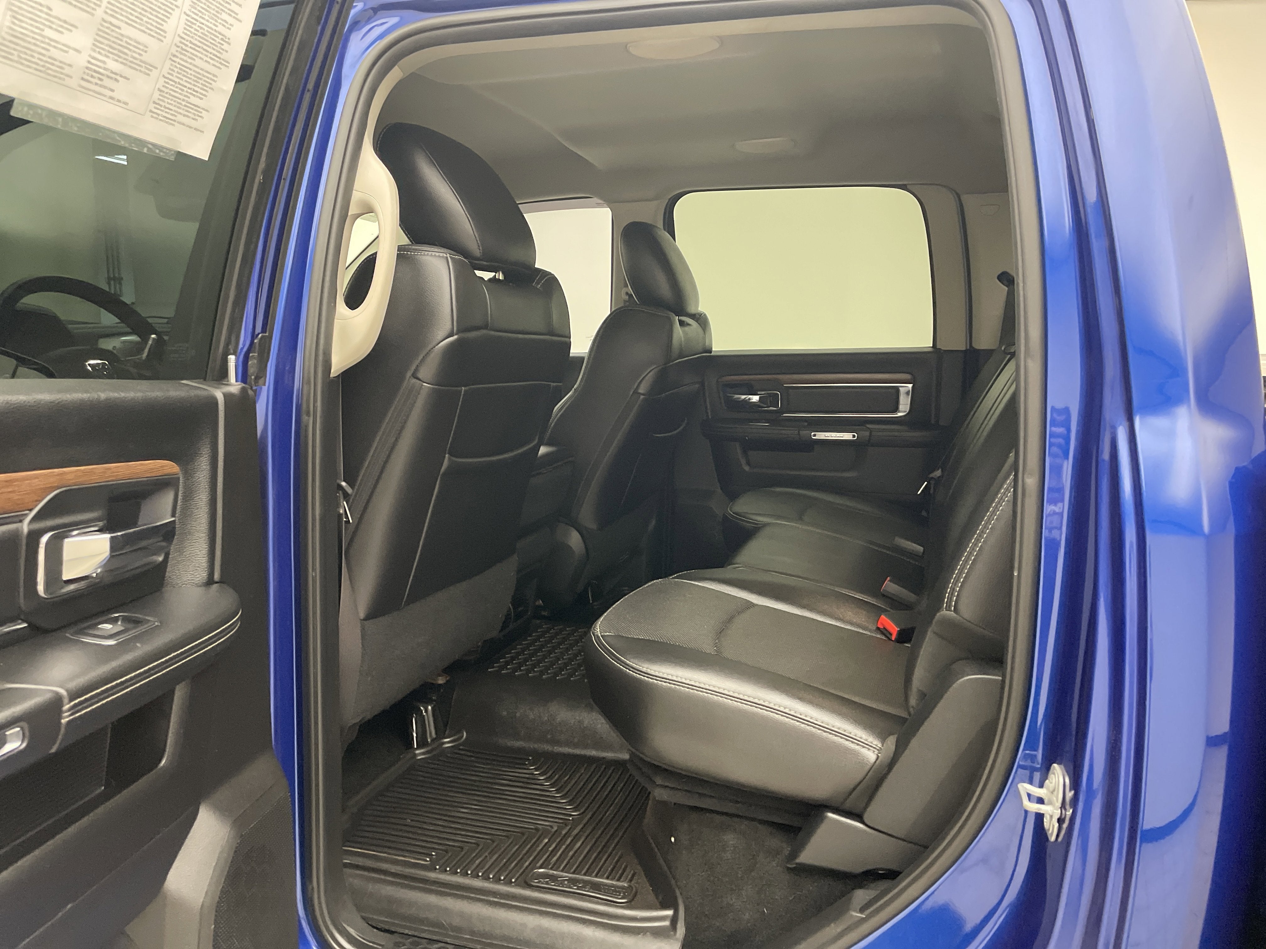 2017 RAM 2500 Laramie Crew Cab 4x4 6'4' Box