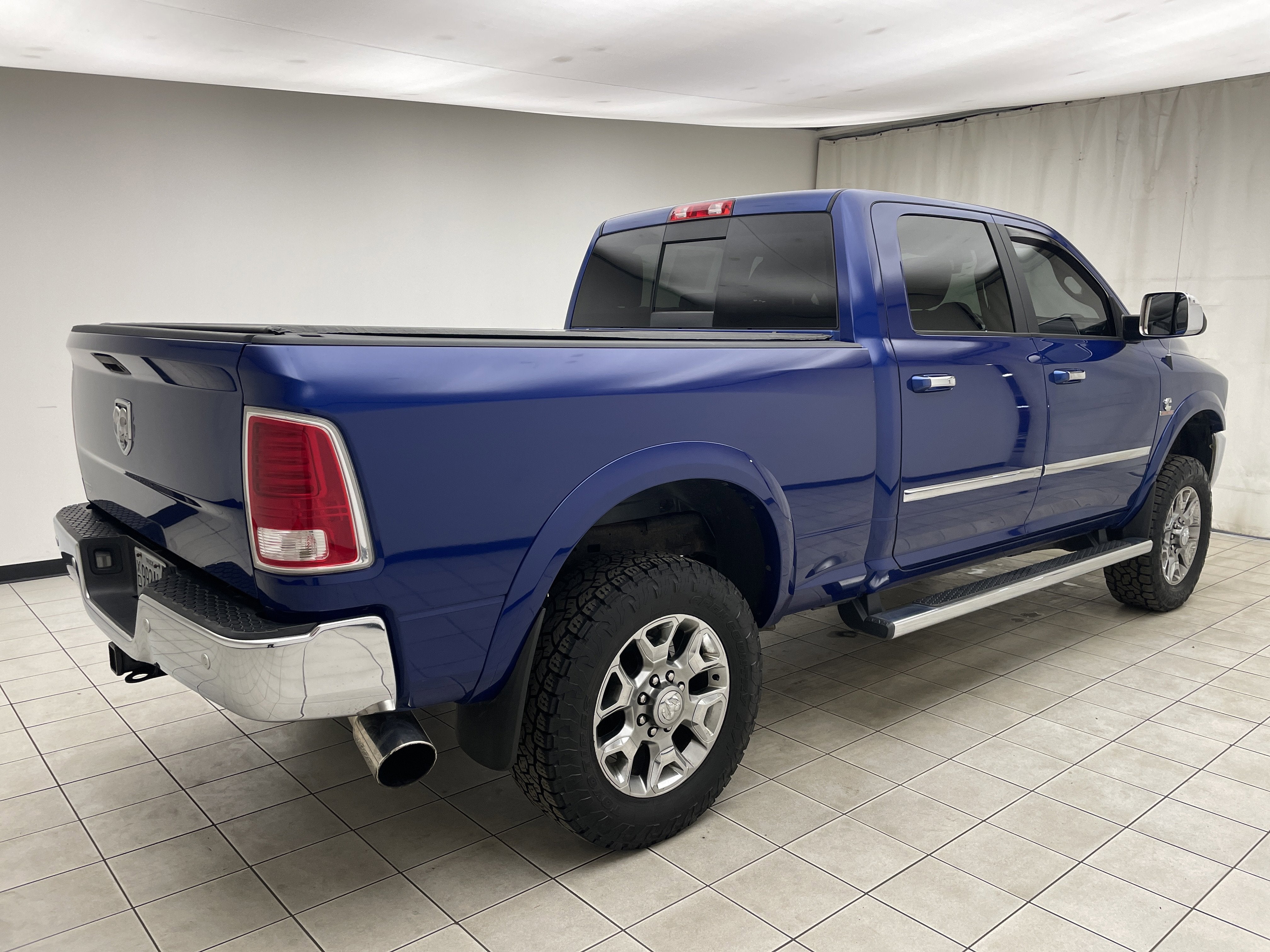 2017 RAM 2500 Laramie Crew Cab 4x4 6'4' Box