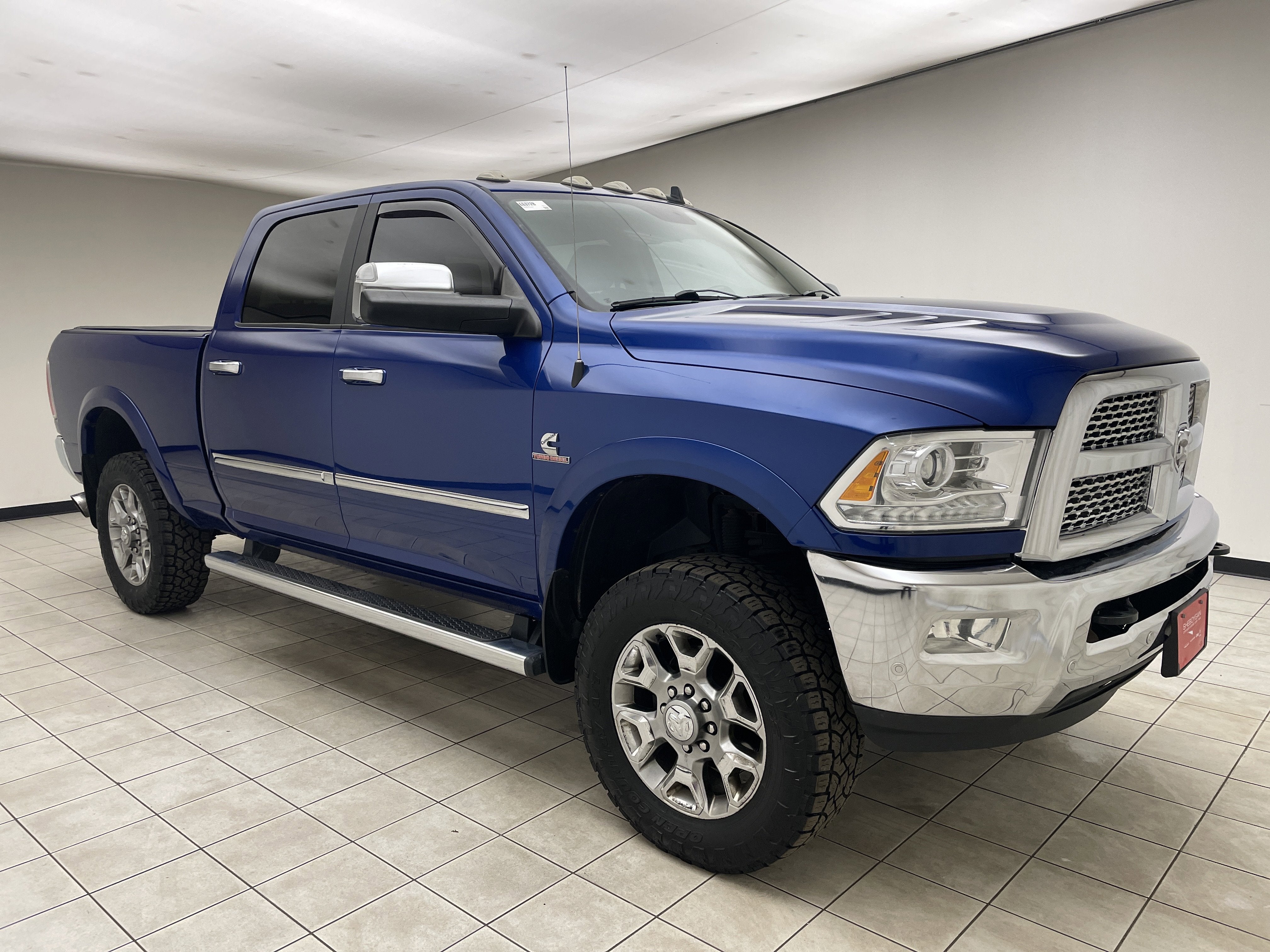 2017 RAM 2500 Laramie Crew Cab 4x4 6'4' Box