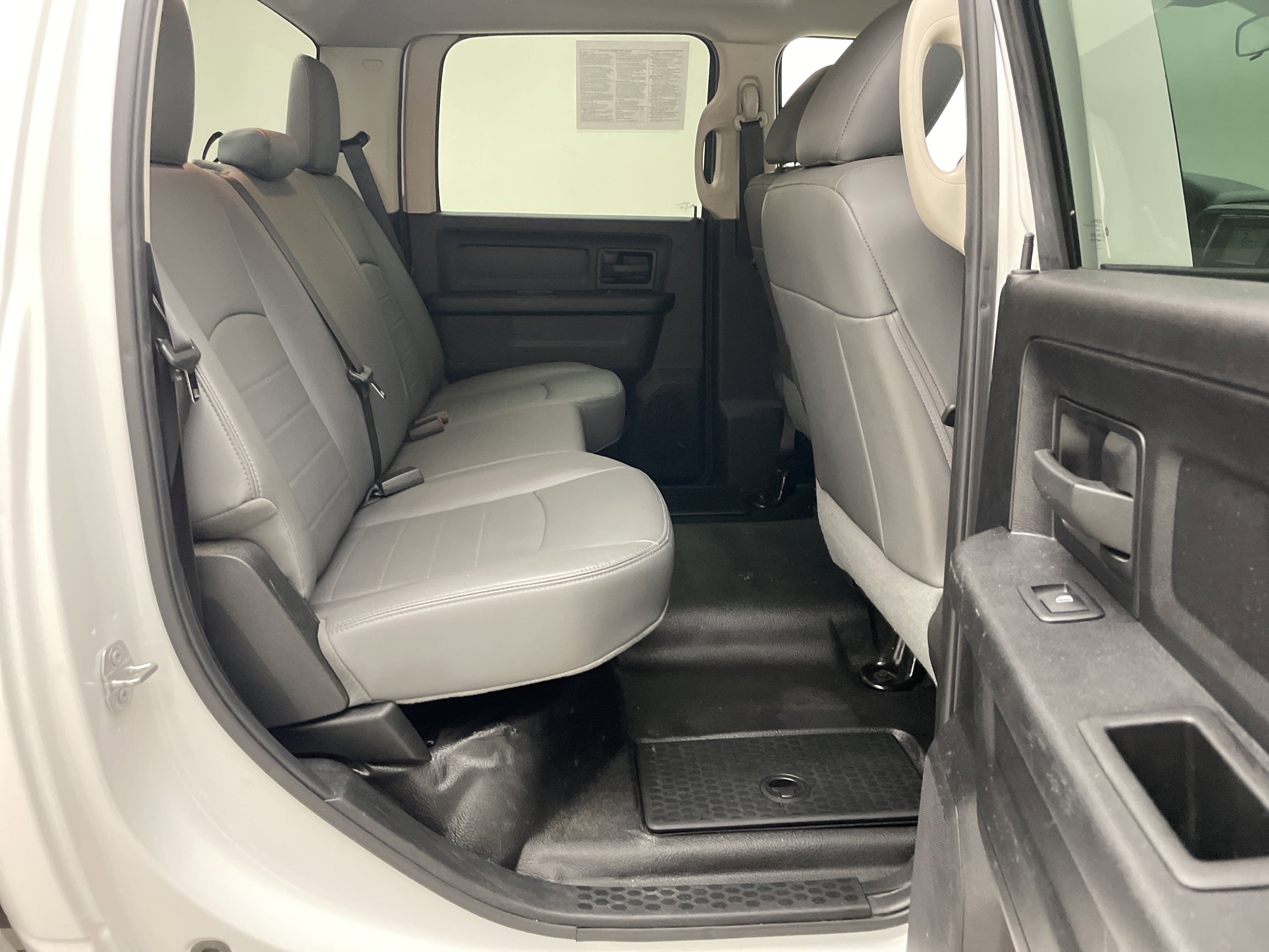 2018 RAM 2500 Tradesman Crew Cab 4x4 8' Box