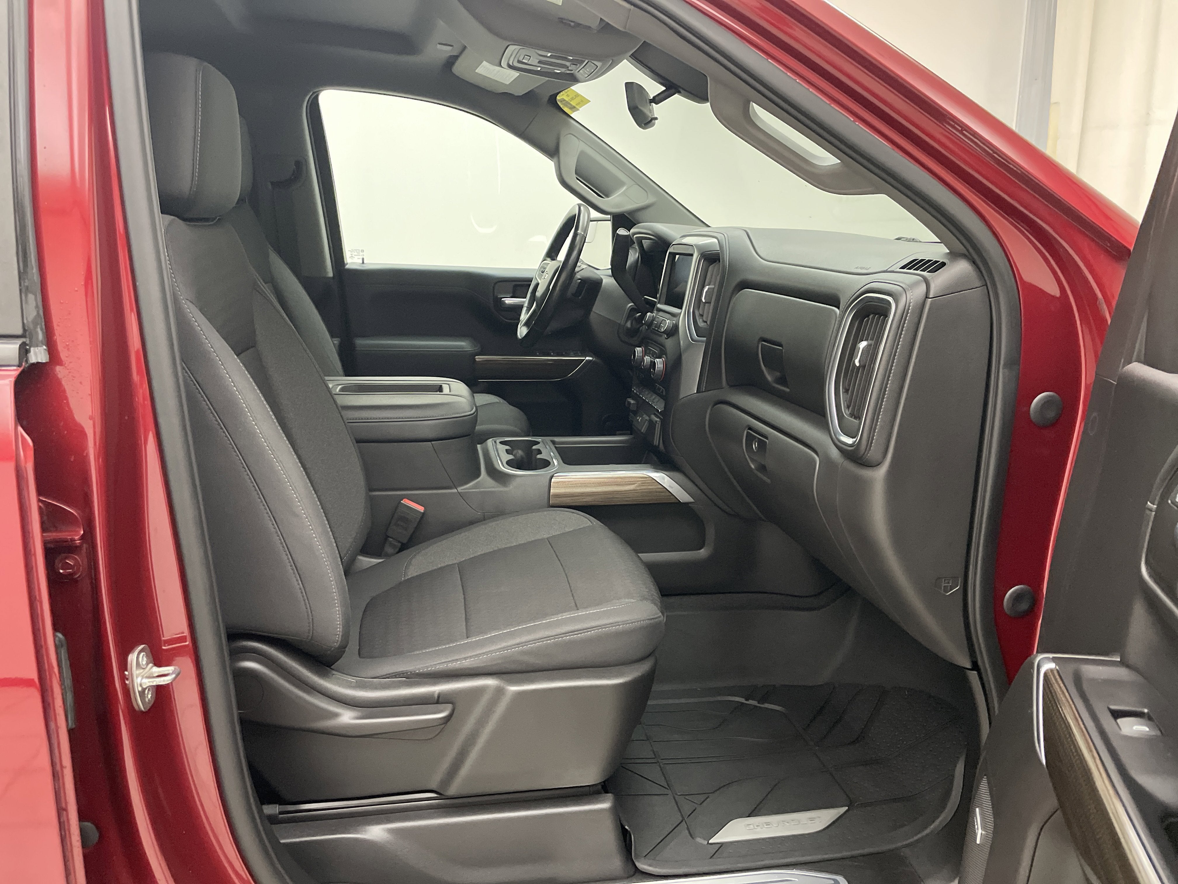 2020 Chevrolet Silverado 1500 4WD Crew Cab Short Bed RST