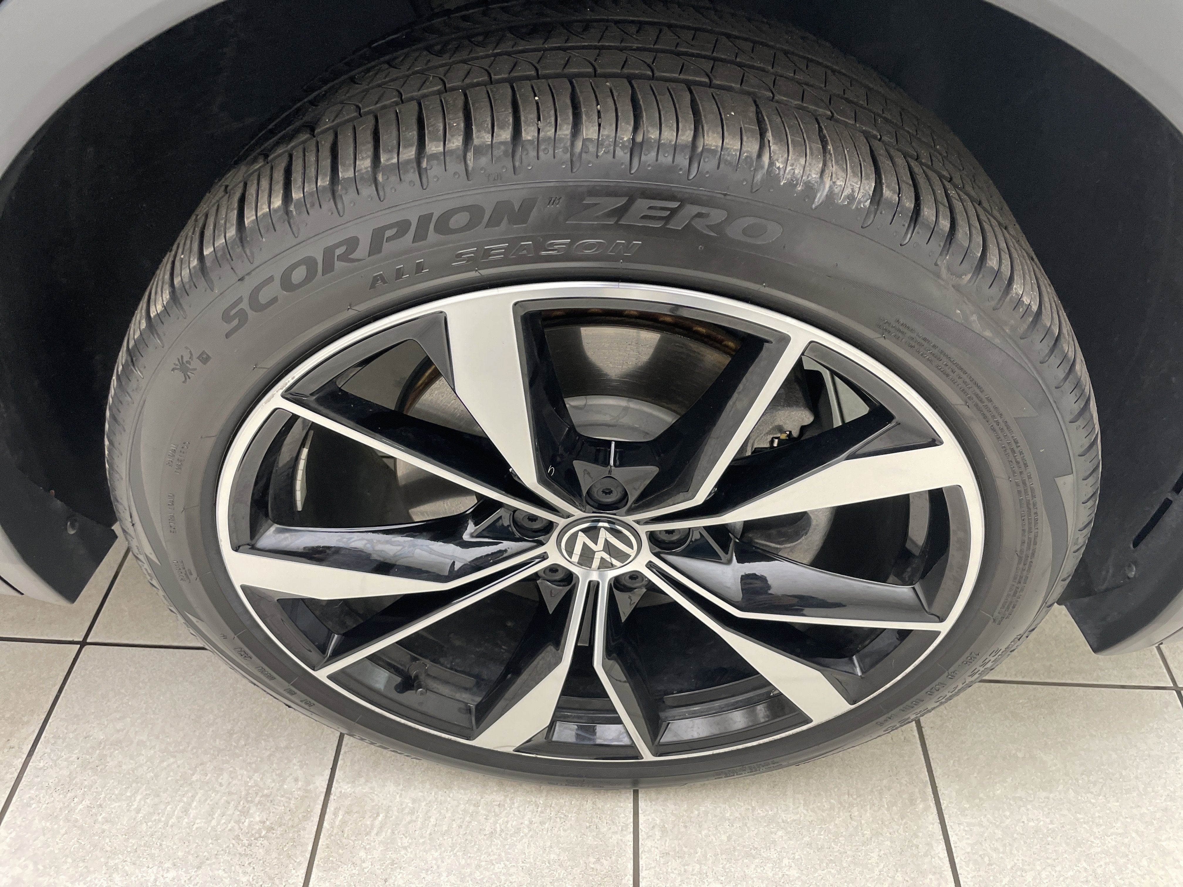 2024 Volkswagen Tiguan 2.0T SEL R-Line