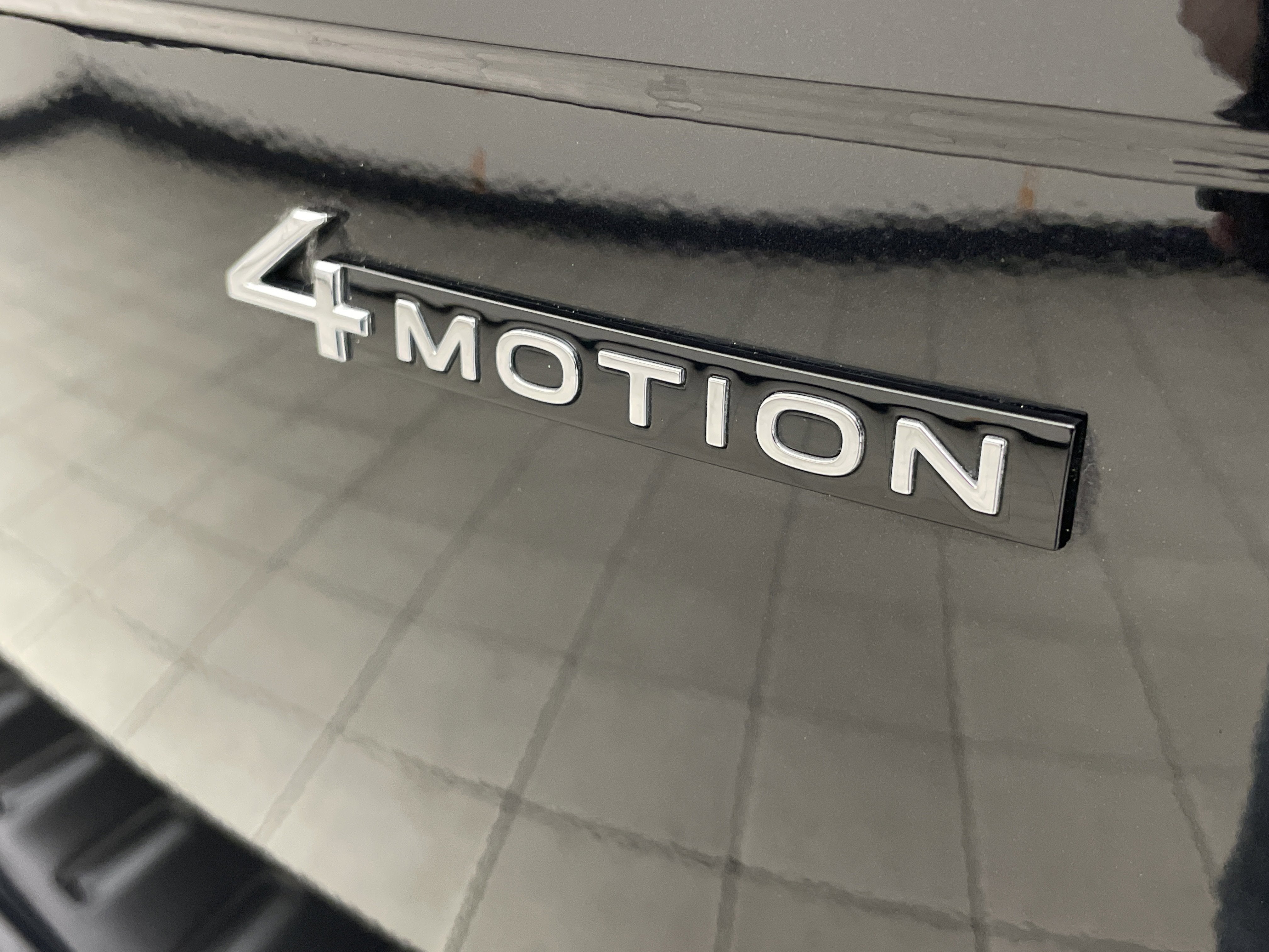 2024 Volkswagen Tiguan 2.0T SEL R-Line