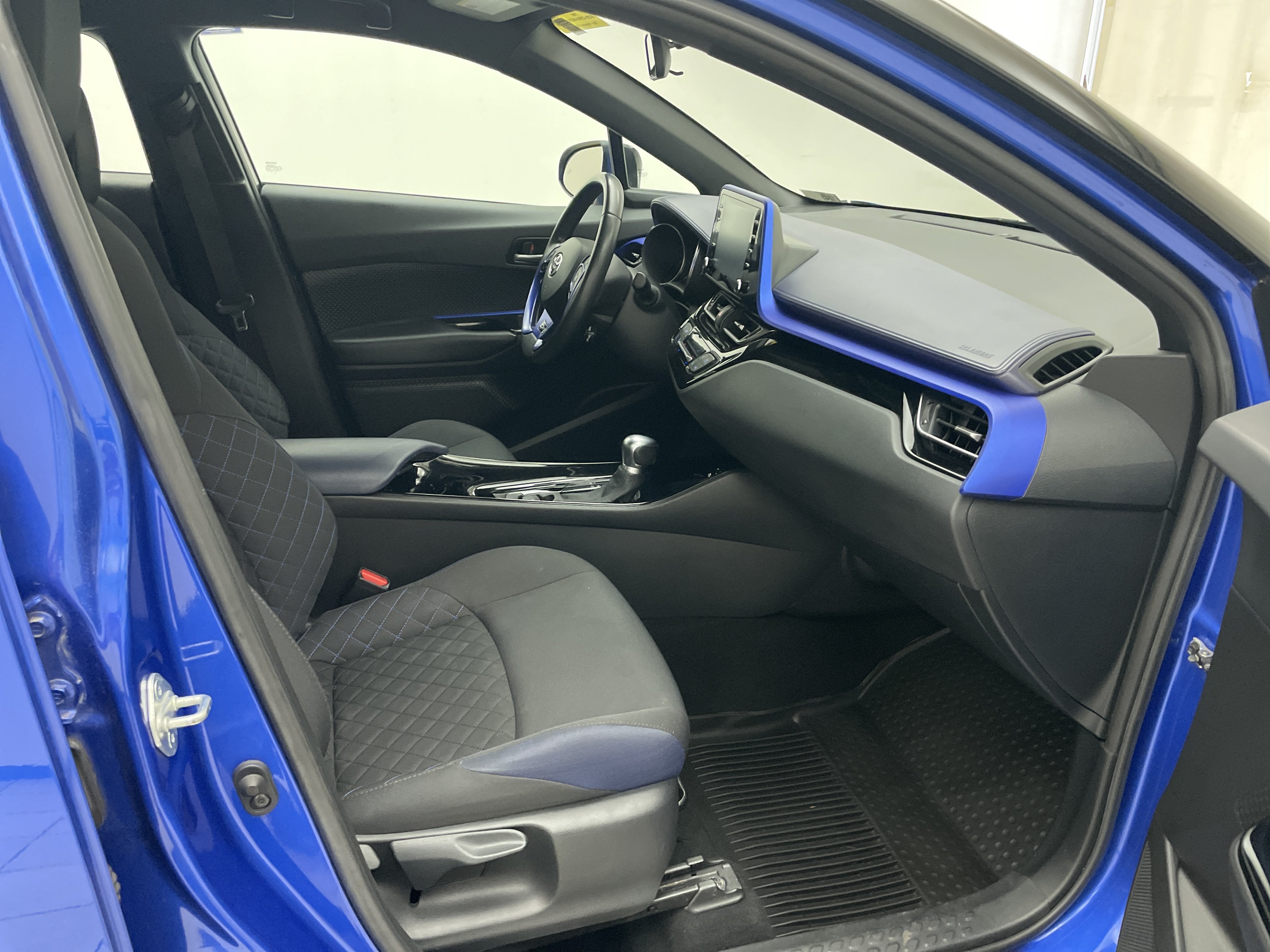 2020 Toyota C-HR LE