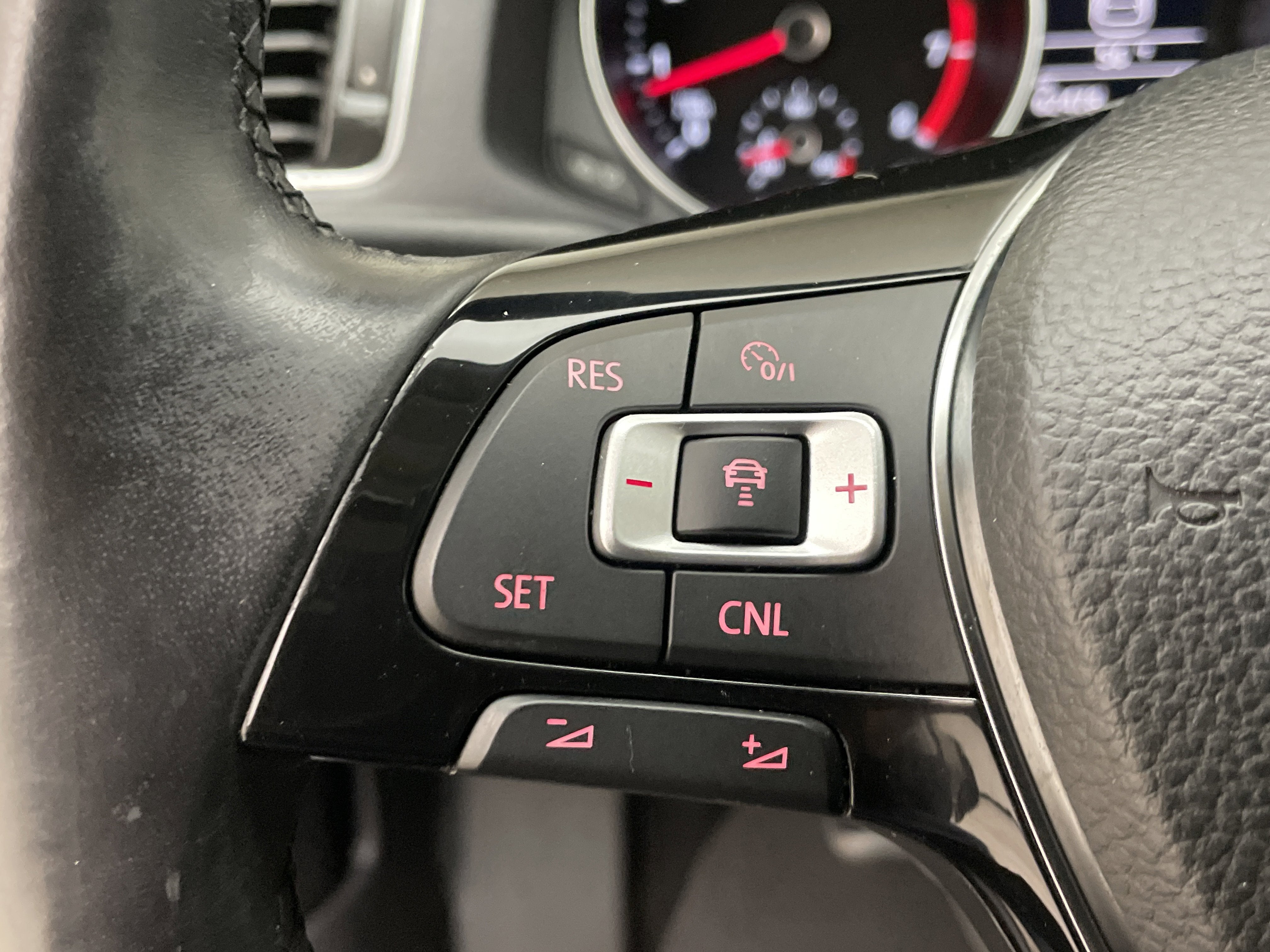 2016 Volkswagen Passat 1.8T SE