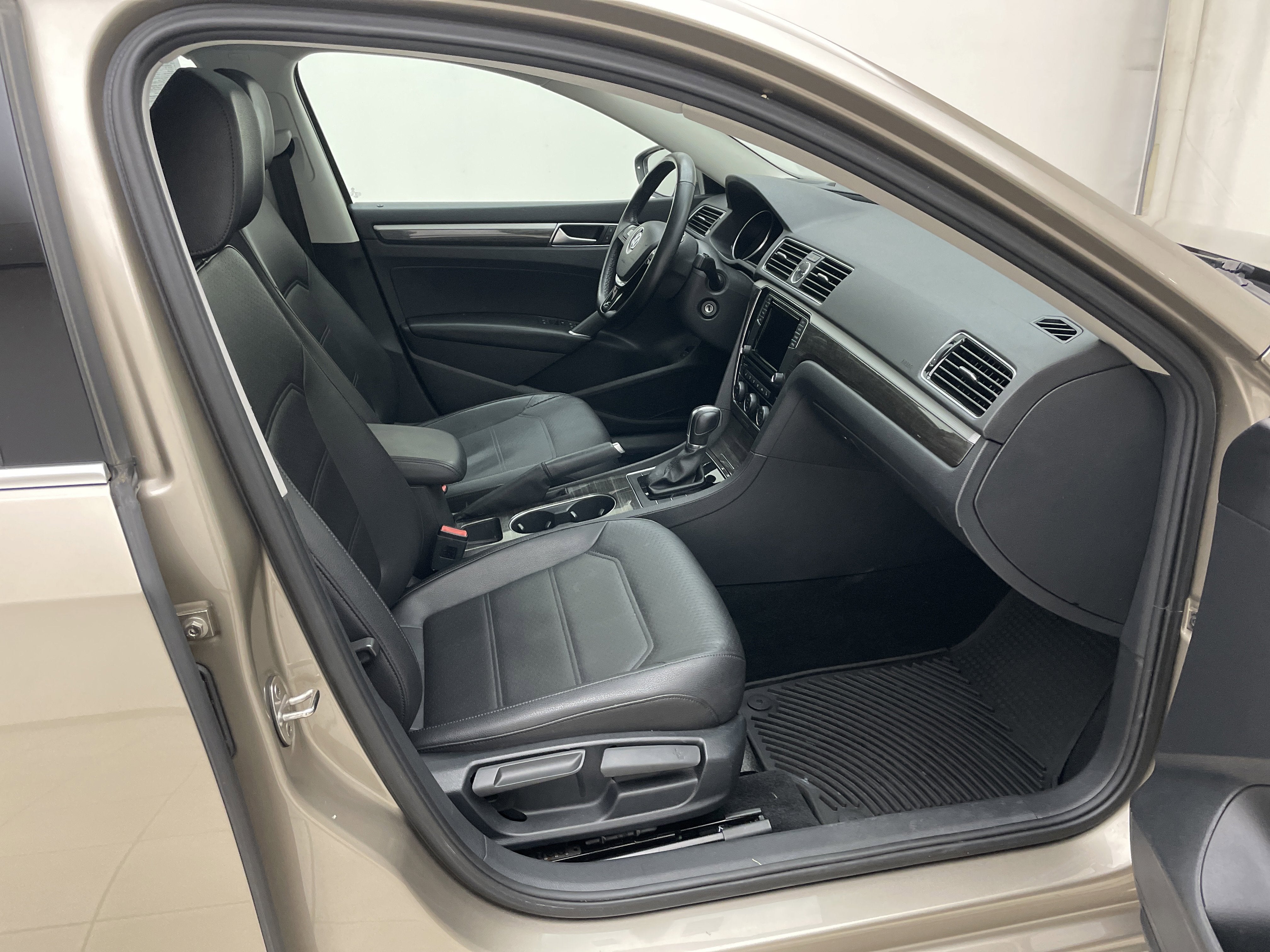 2016 Volkswagen Passat 1.8T SE