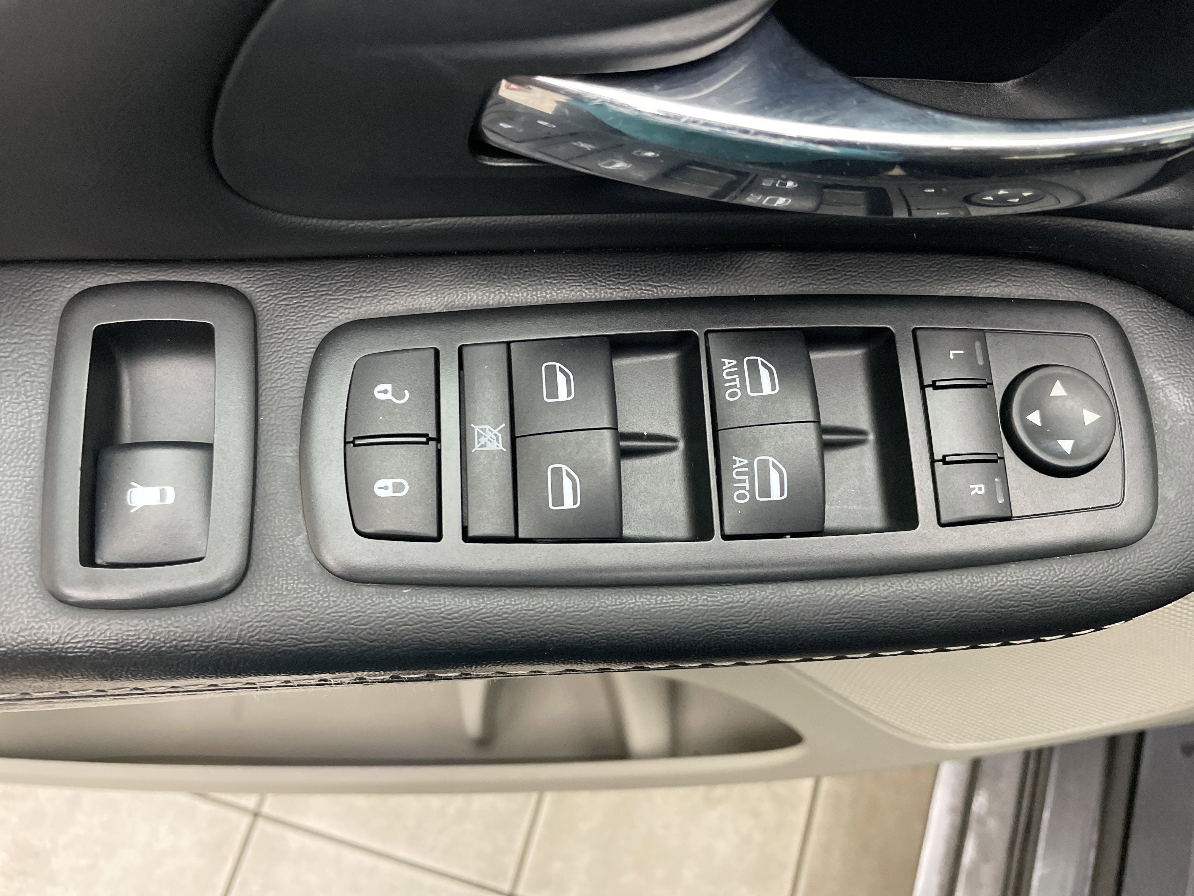 2015 Chrysler Town & Country LX